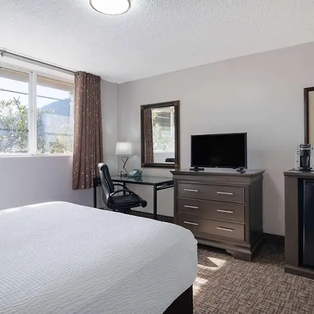Ramada By Wyndham Juneau Exterior photo